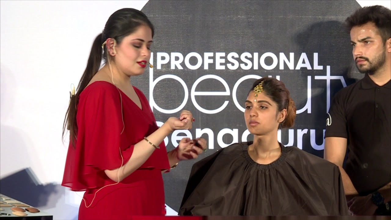 Live Make-up demonstration by Avleen Bansal from Make-Up Studio team at #PBBengaluru