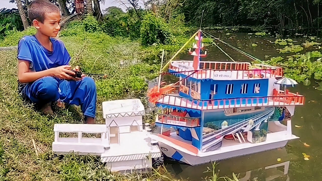 গ্রামে মিলছে এক আজব লঞ্চ যেটা দেখতে হুবহু লঞ্চের মত