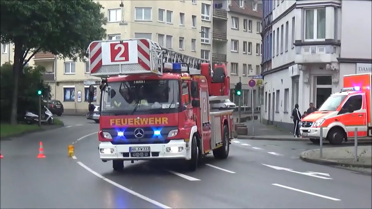 [Wohnungsbrand] Einsatzfahrten BF + FF und Polizei Hagen