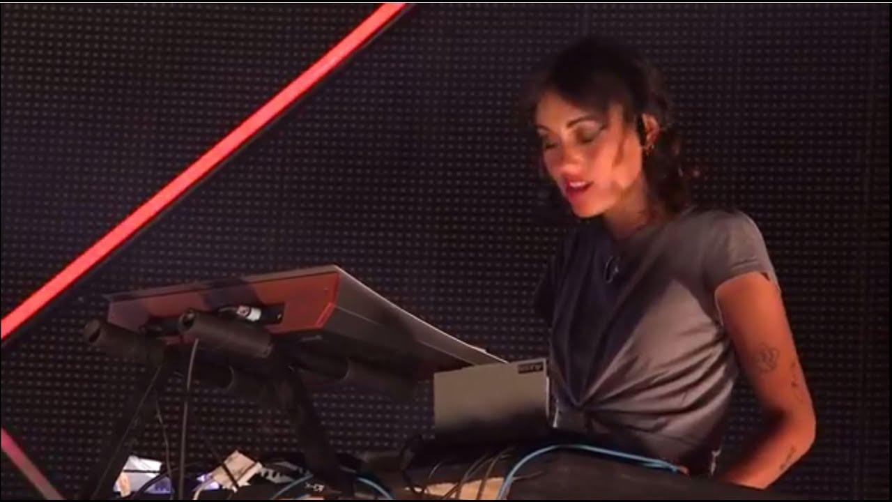 Agar Agar -  Prettiest Virgin (live)