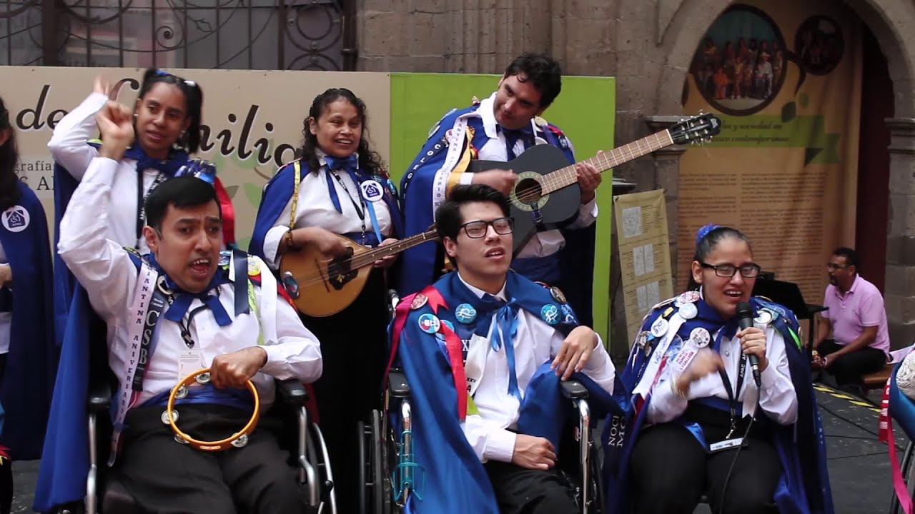 Estudiantina de APAC presenta 