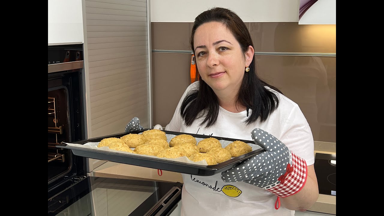 Matza meal buns