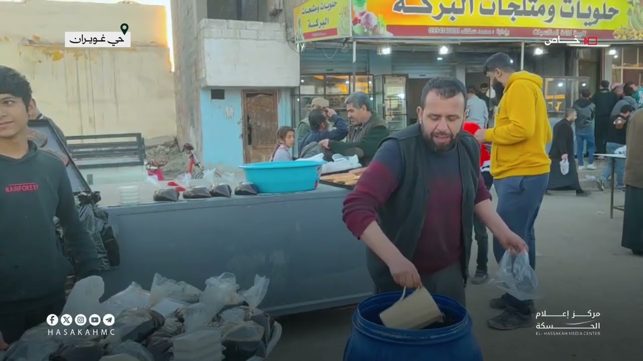 ‏ من داخل حي غويران أجواء رمضانية مميزة قبيل الغروب، تُظهر حركة الأهالي واستعداداتهم لمائدة الإفطار