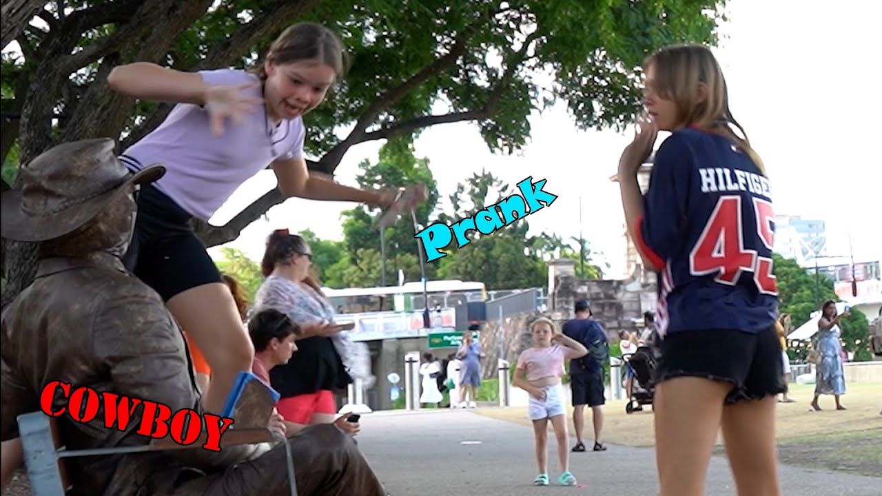 #Cowboy_prank in Australia funniest reactions. lelucon statue prank. luco patung