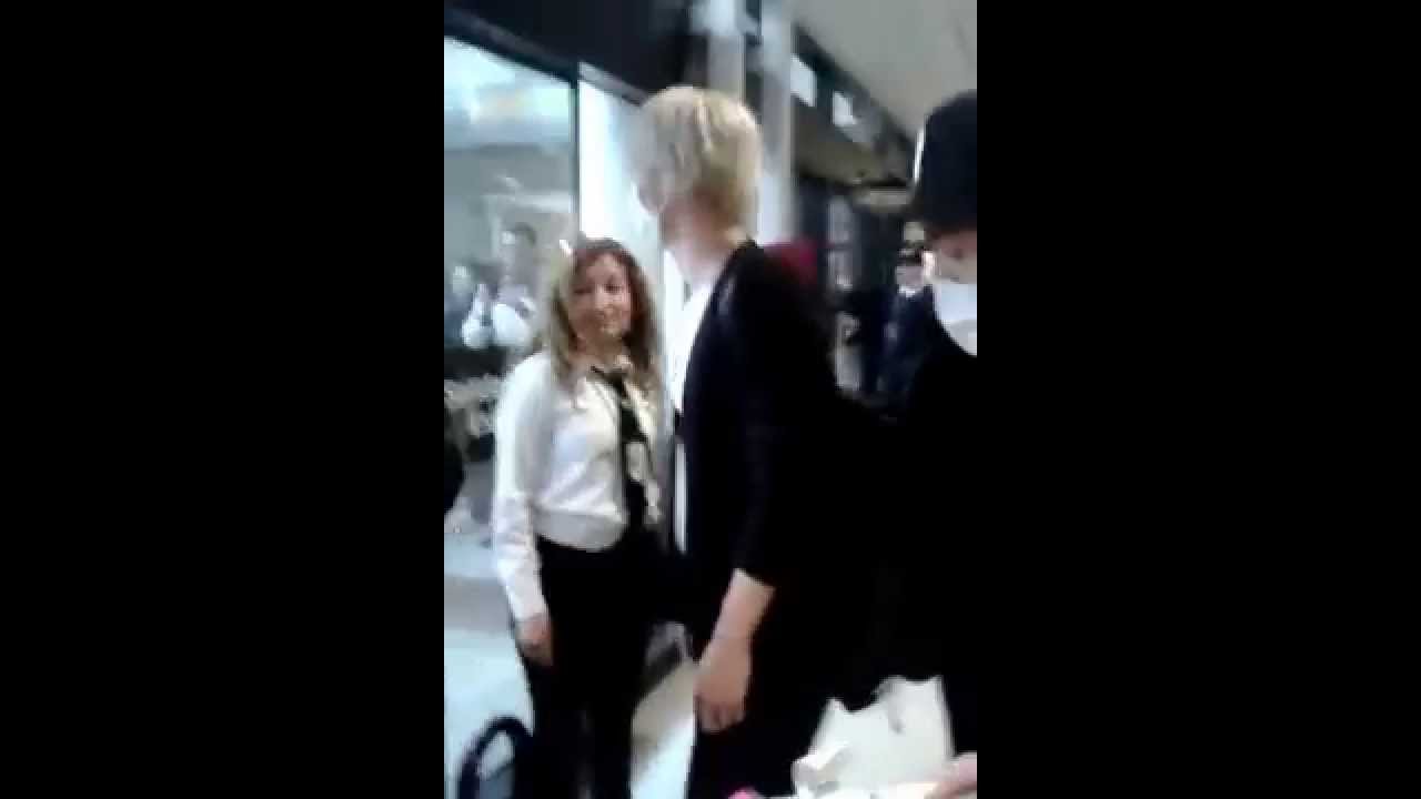 One ok rock Chile airport 2014