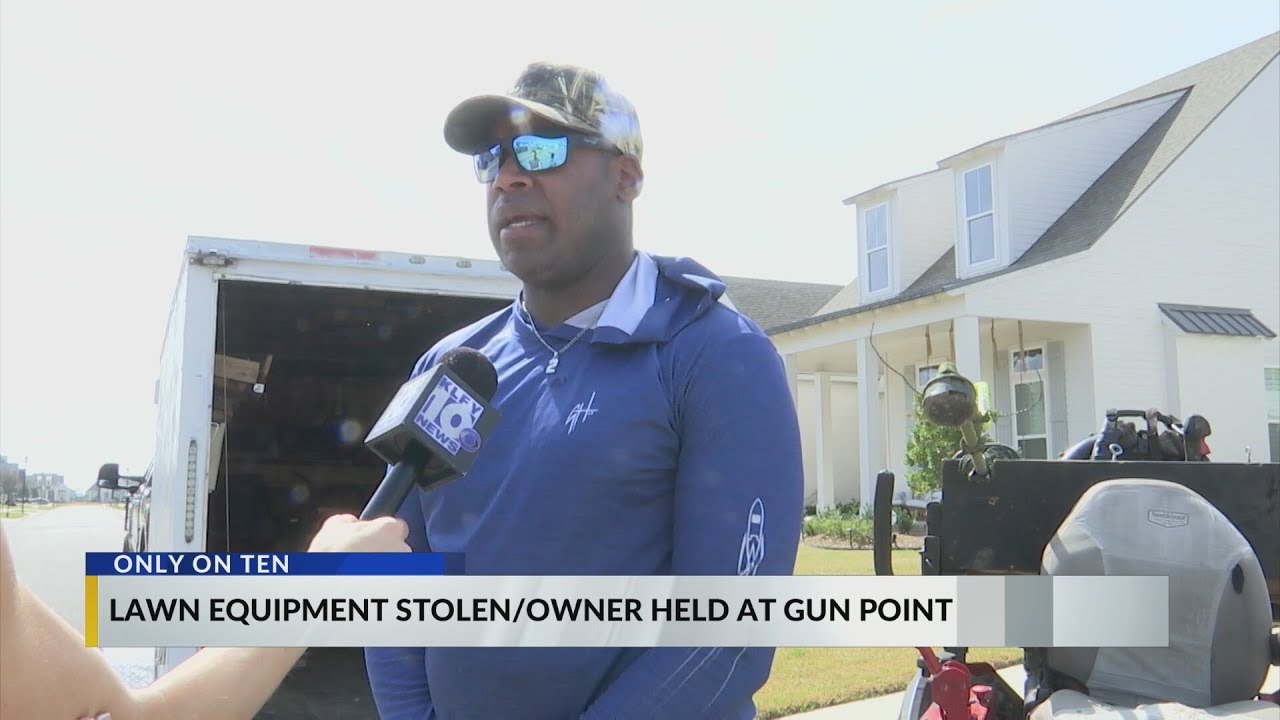 Lafayette firefighter robbed at gunpoint, equipment stolen