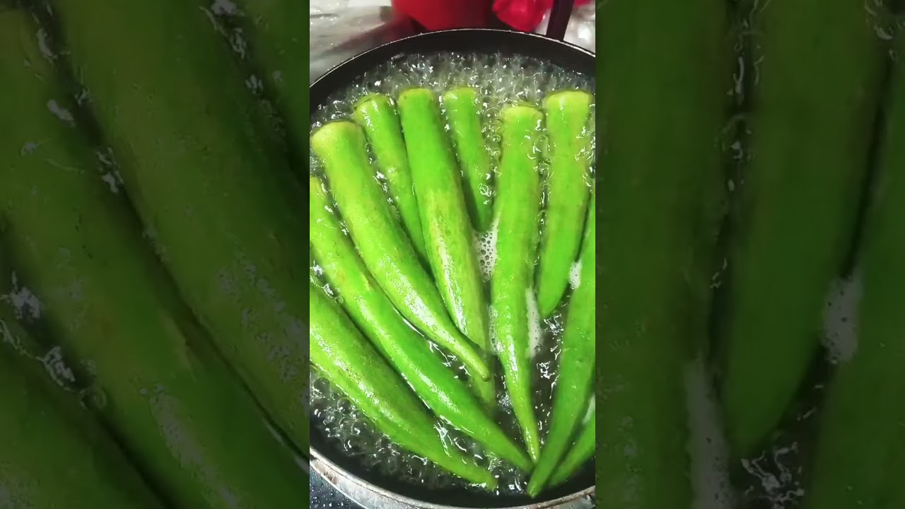 boiled okra .