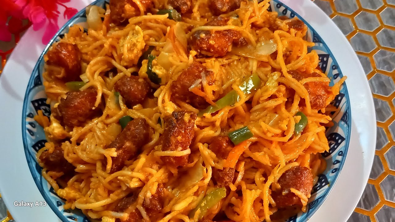 Chicken Hakka Noodles Recipe||Street Style Spicy Chicken Noodles Recipe||Yummy&Tasty Chicken Noodles