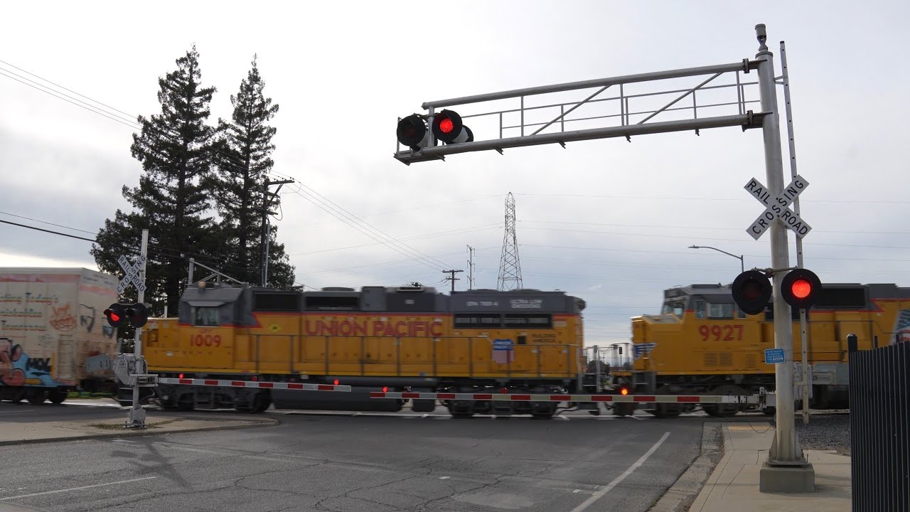 UP 9904 Stockton Turn With GP22T4 North | Fruitridge Rd. Railroad Crossing, Sacramento CA