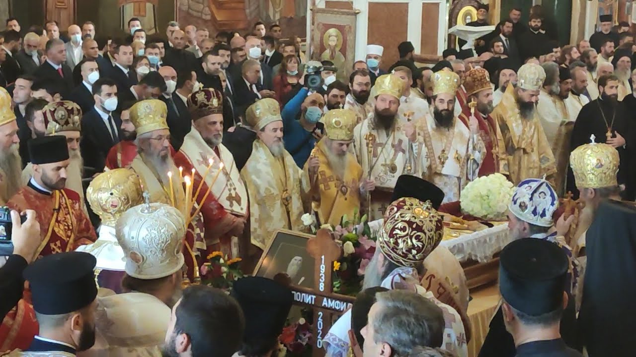Liturgija za Amfilohija - Drži je patrijarh Irinej