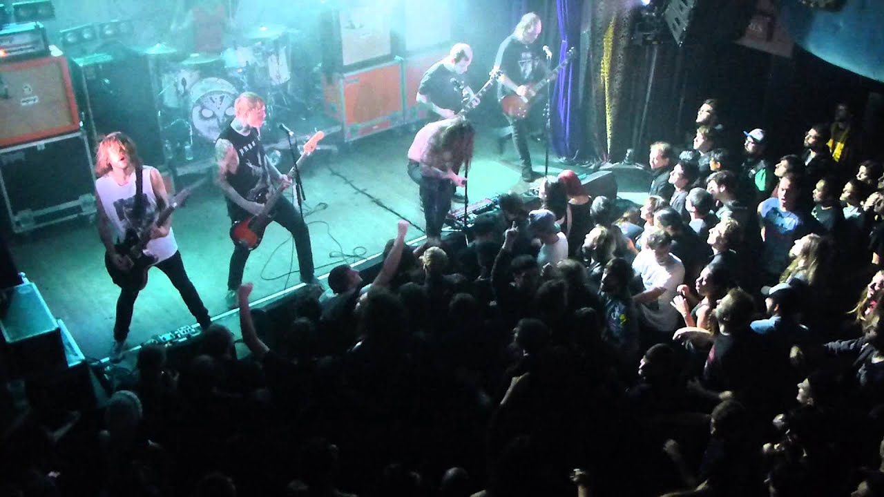 Kvelertak p&aring; Le Divan du Monde Paris oktober 2013