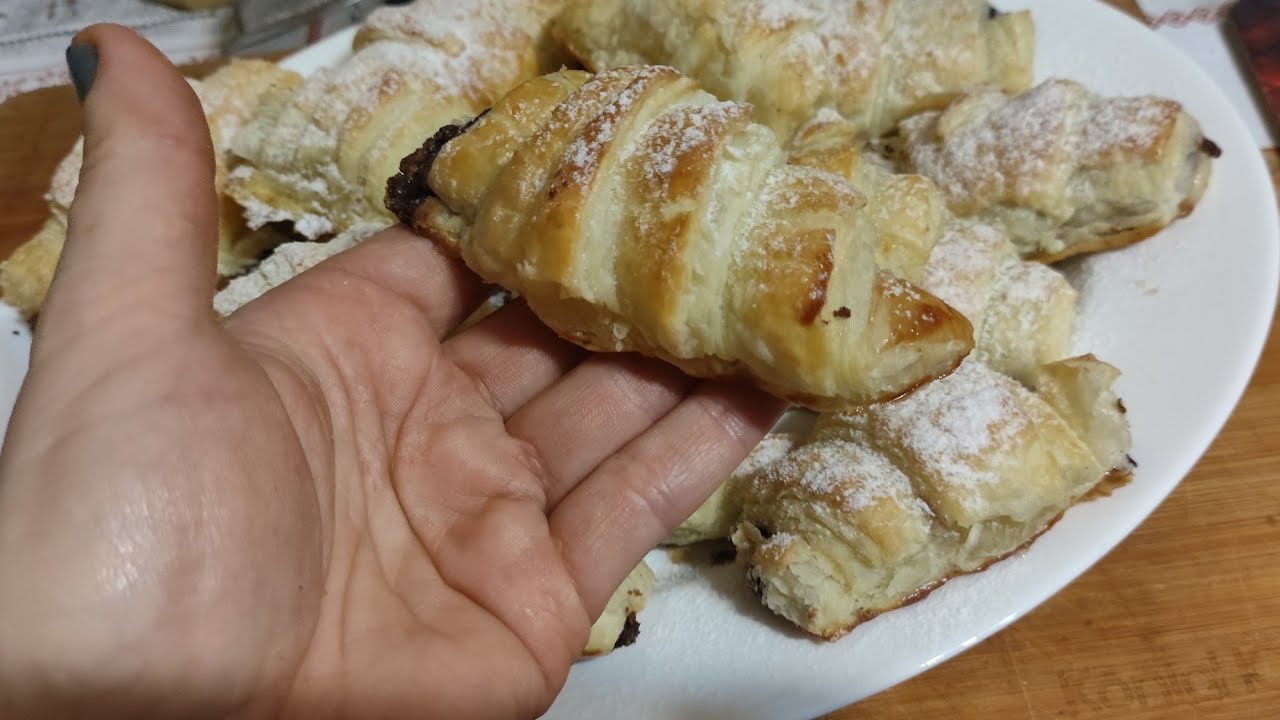 Rogaliki z ciasta francuskiego z nutellą 