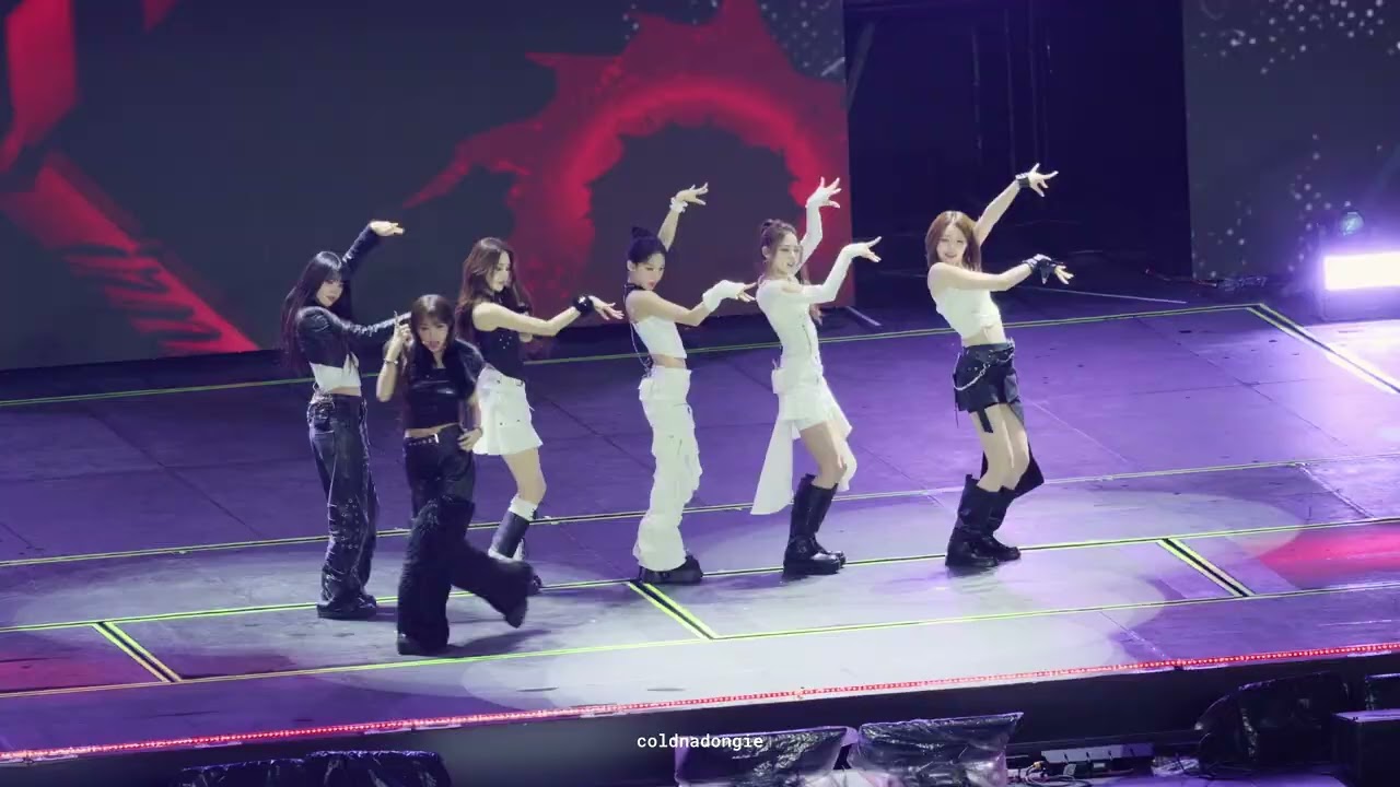 251214 izna 이즈나 Mamma Mia FANCAM @ 2025 MUSIC BANK GLOBAL FESTIVAL IN JAPAN