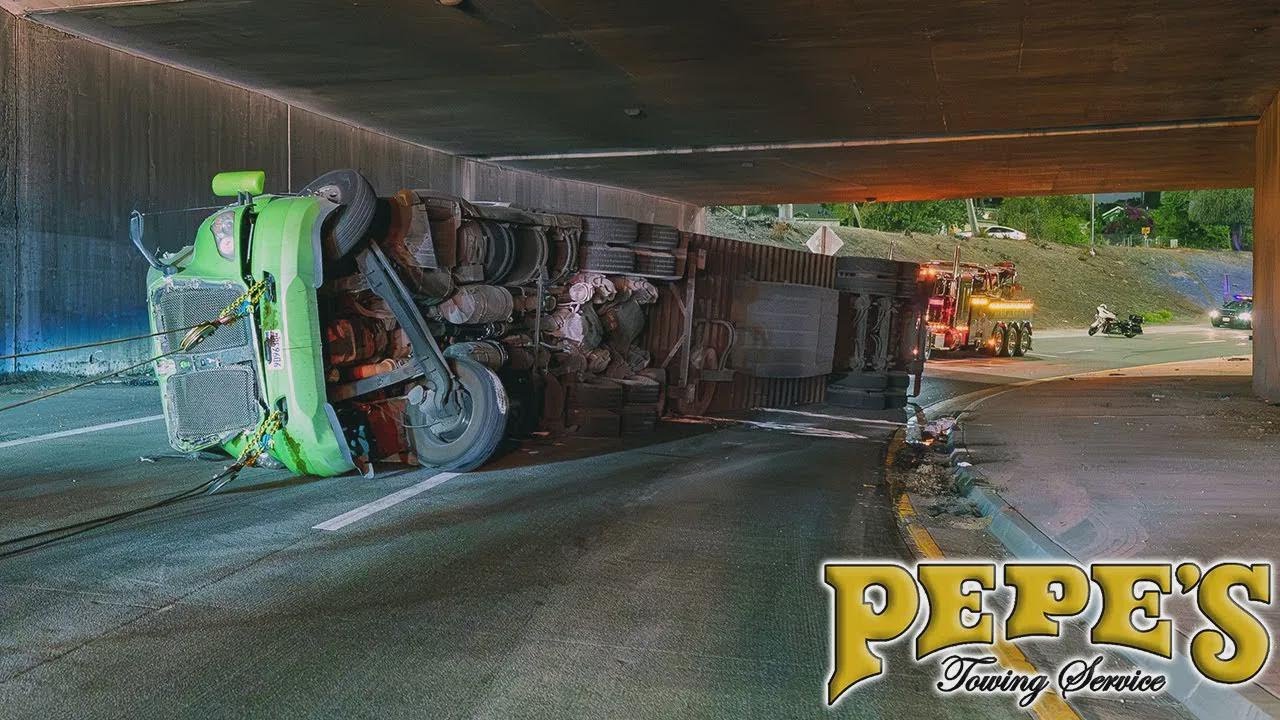 Irre LKW-Umkippaktion UNTER einer Brücke!