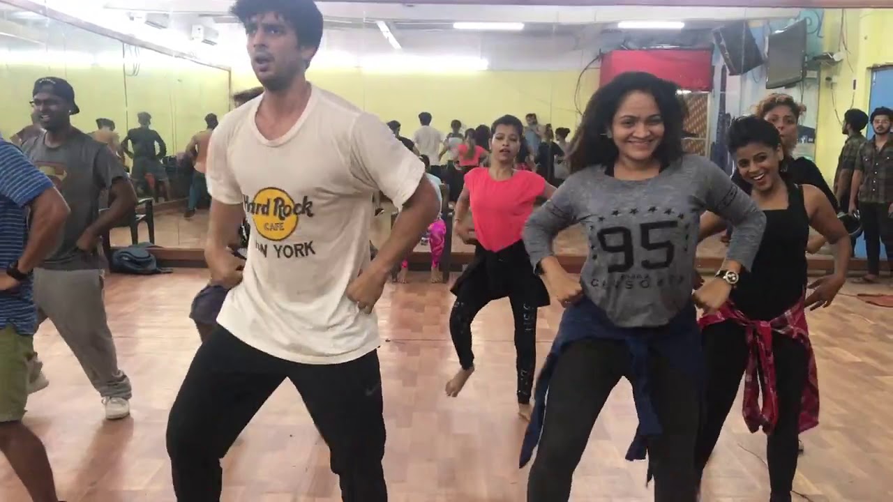 Gashmeer Mahajani full reharsal video at Satara.