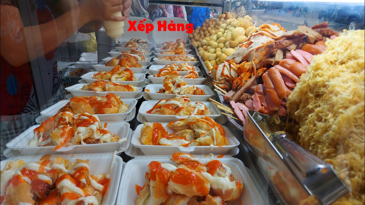 Đây Mới Chính Là Xe Bánh Mì Khách Đông Nhất Sài Gòn Khách Xếp hàng Từ Khi Mở Cửa Cho Đến Khi Đóng