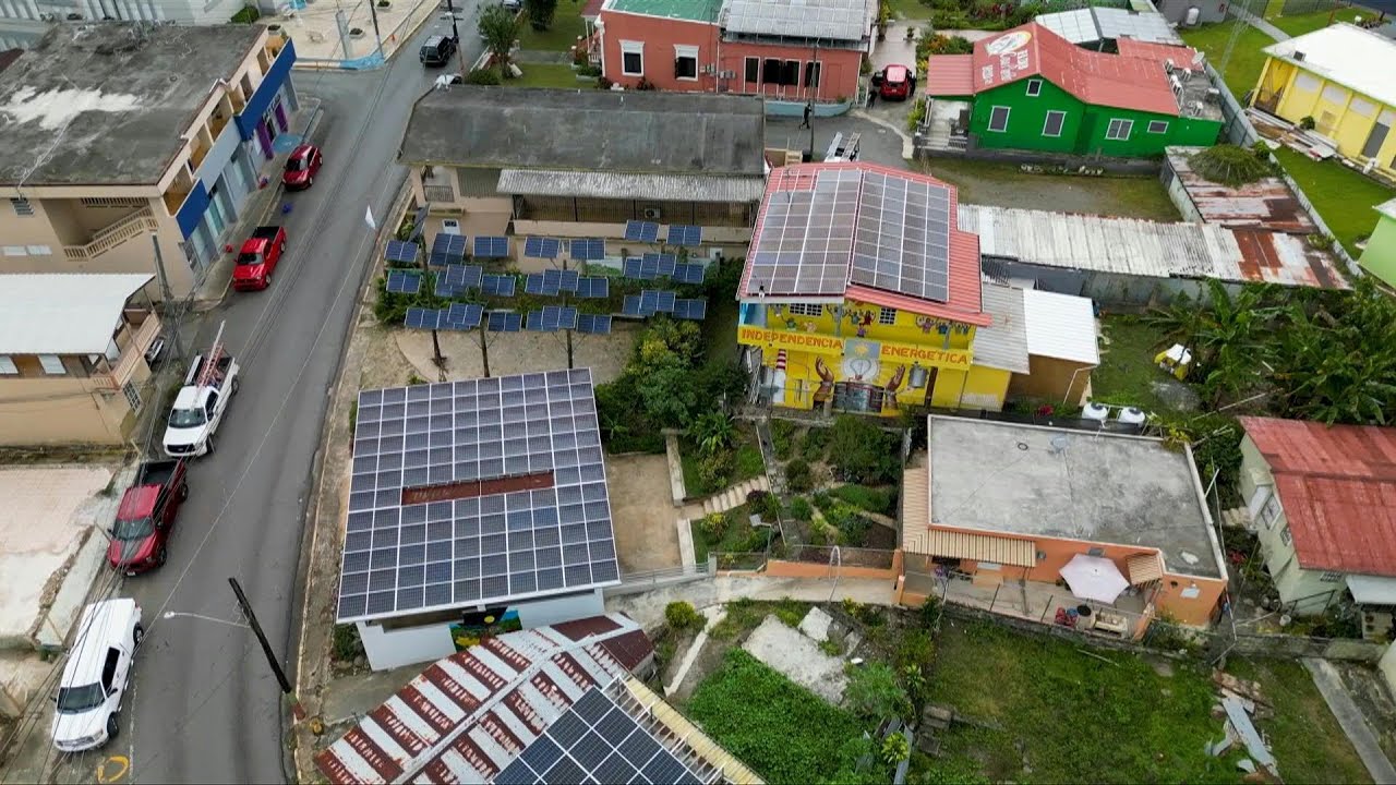 La energ&iacute;a solar comunitaria, alternativa para los apagones en Puerto Rico | AFP