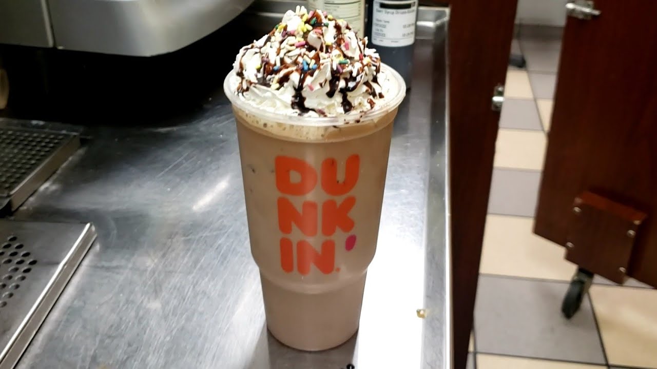Как приготовить фирменный латте Dunkin Cocoa Mocha Iced! Dunkin Cocoa Mocha Iced Signature Latte....