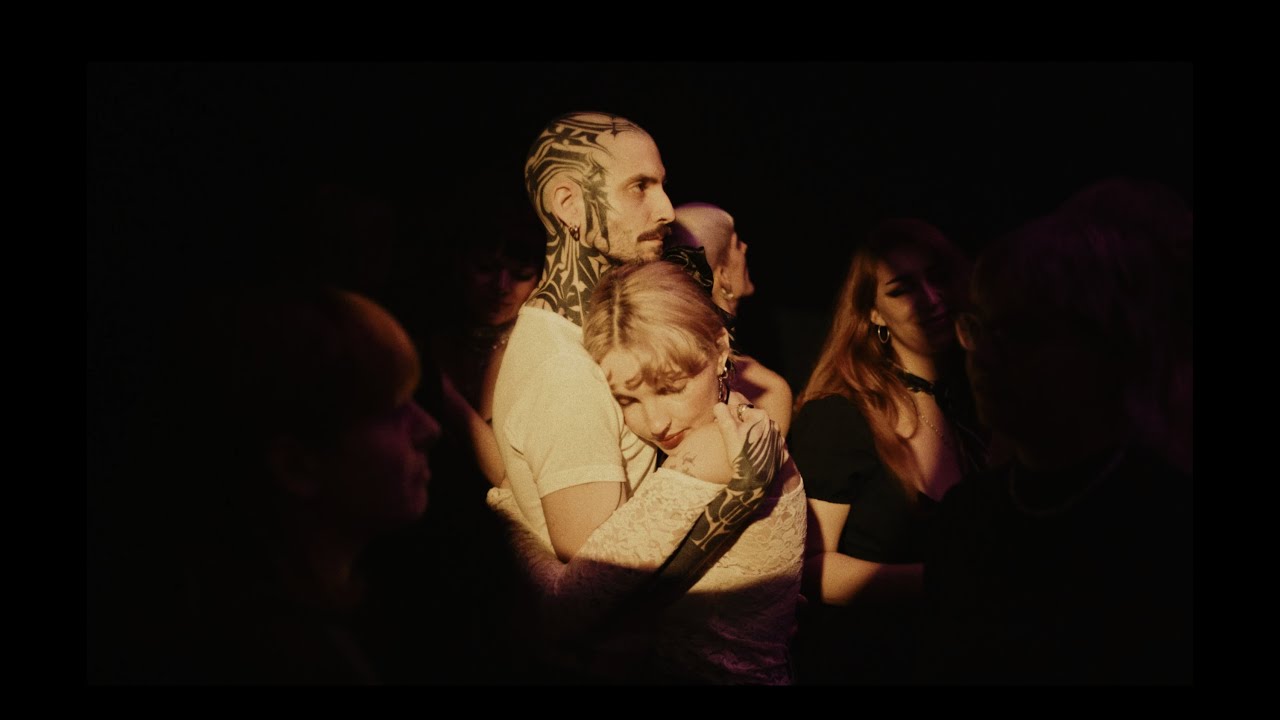 MIA MORGAN - Mitten in den Massen (Official Video)