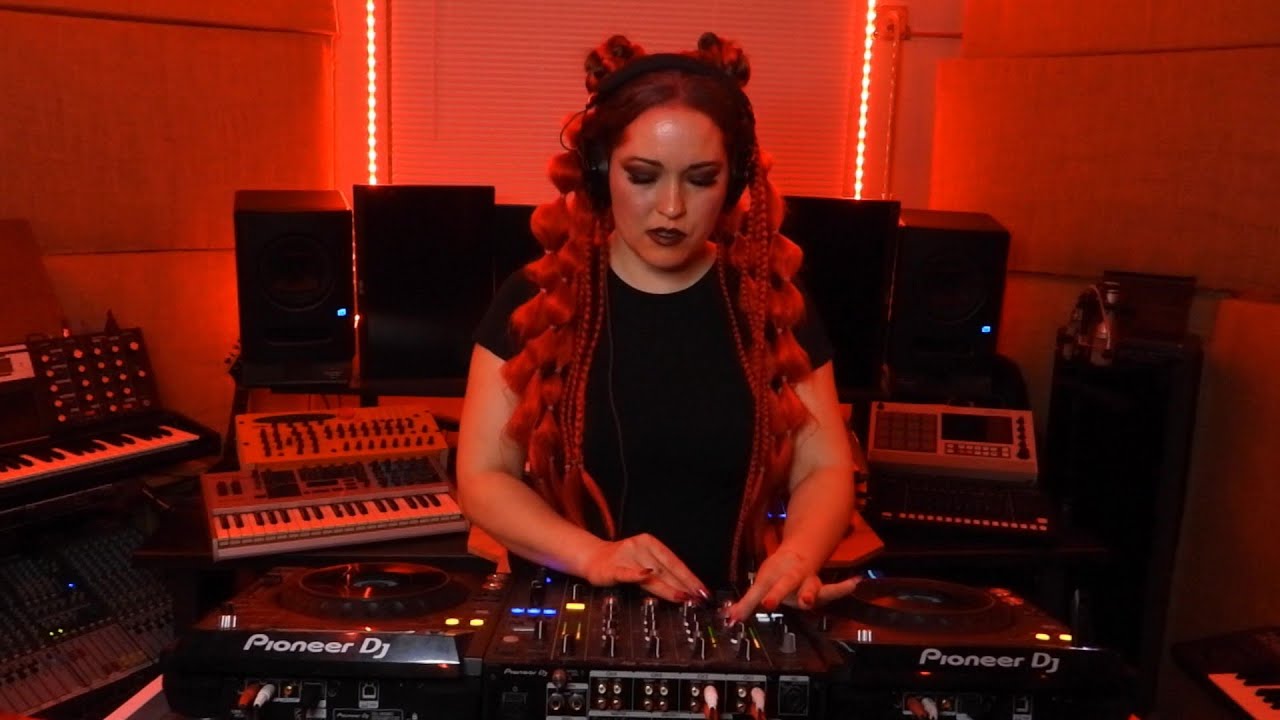 Industrial/Hard Techno- Lotus Linxx - HOR x Voltage Labs Maximum Heat DJ Contest