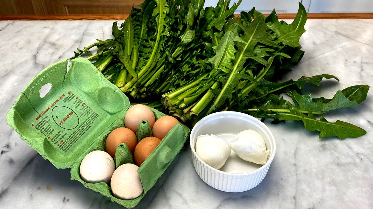 FRITTATA DI CICORIA CON 3 INGREDIENTI BUONISSIMA - OMELETTE WITH CHICORY INGREDIENTS 3 BUONISSIMA