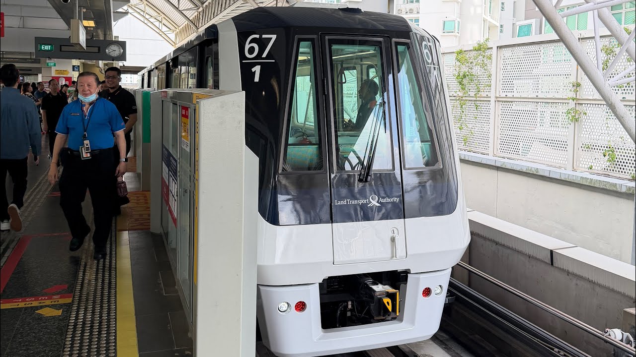 SBS Transit Mitsubishi Crystal Mover C810D (V67): Sengkang West Loop (CW). 