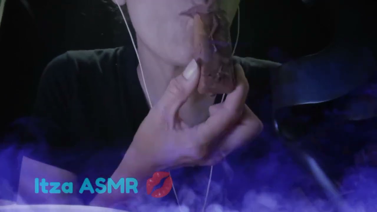 ASMR comiendo Snickers y gomitas ✨💫