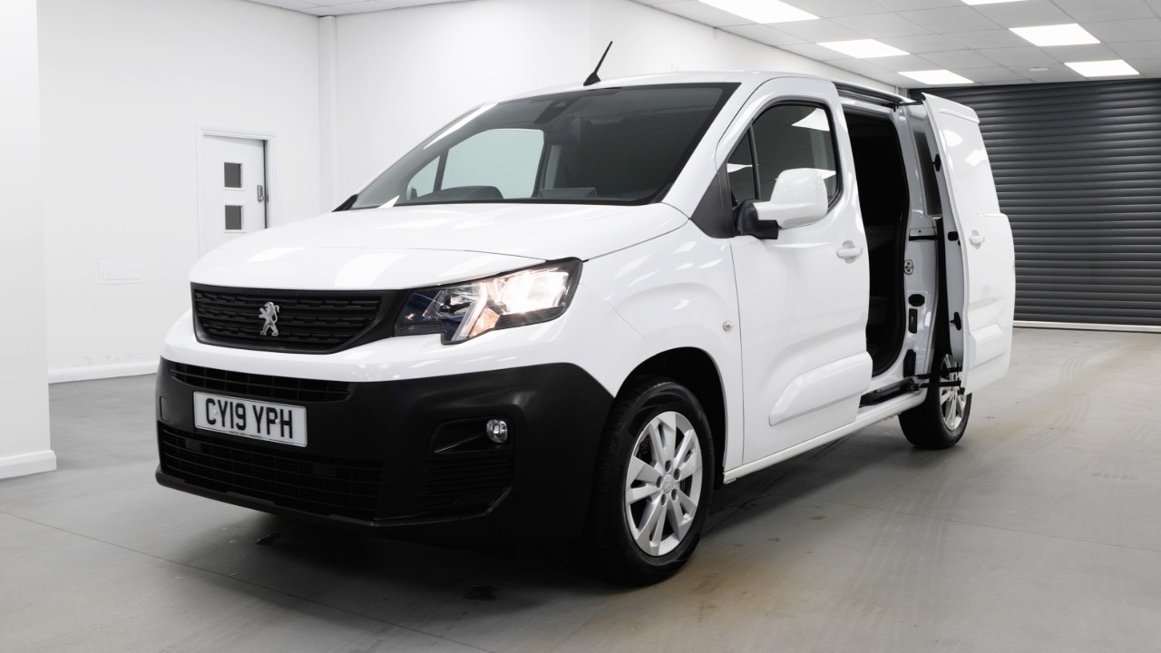 Peugeot Partner 1.5 Asphalt Edition BlueHdi 100BHP L1 5dr in Bianca White - CY19 YPH - VanStar
