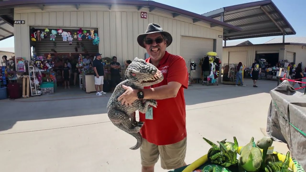 Dino store in Traders Village San Antonio 4k