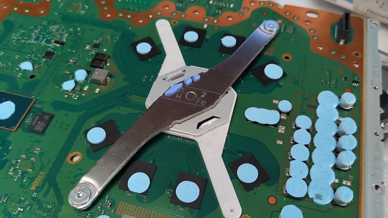 Ps5 Slim replacing liquid metal with PTM7950 and additional cooling heatspreaders mod! 