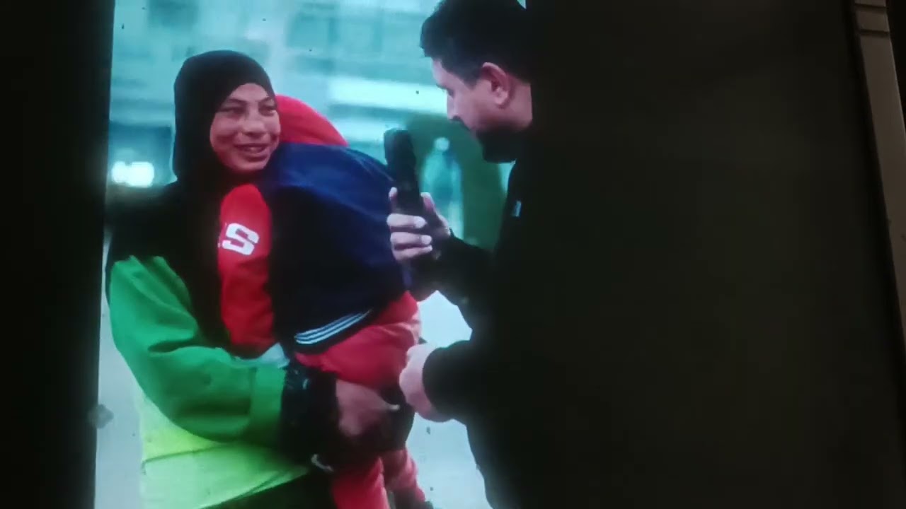 مذيع الشارع علي البسمة والسعادة  لاول مرة