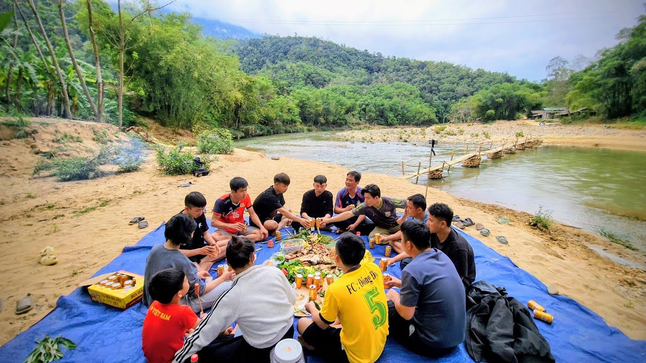 MỒNG 6 TẾT ĂN BỜ Ở BỤI - Bắt cá sông nướng tại chỗ - AE Vùng Cao