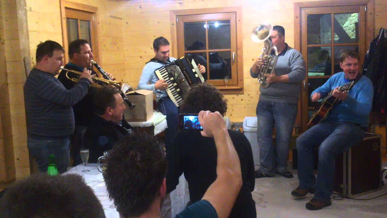 Okrogli muzikanti - Enkrat na leto slavimo