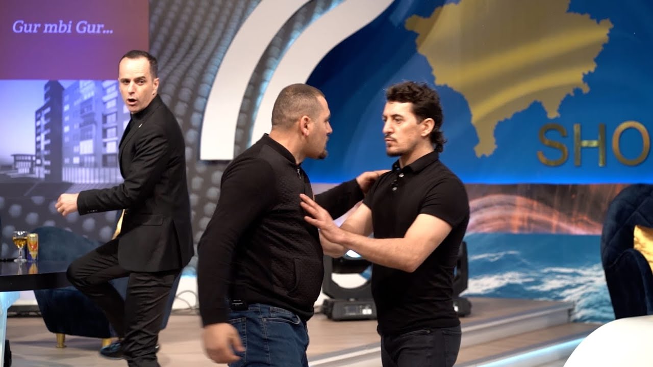 n'Kosove Show - Kercasin grushtat mes dy aktorve - “ Kush te ka thane qe je ma i forti ne Kosove”
