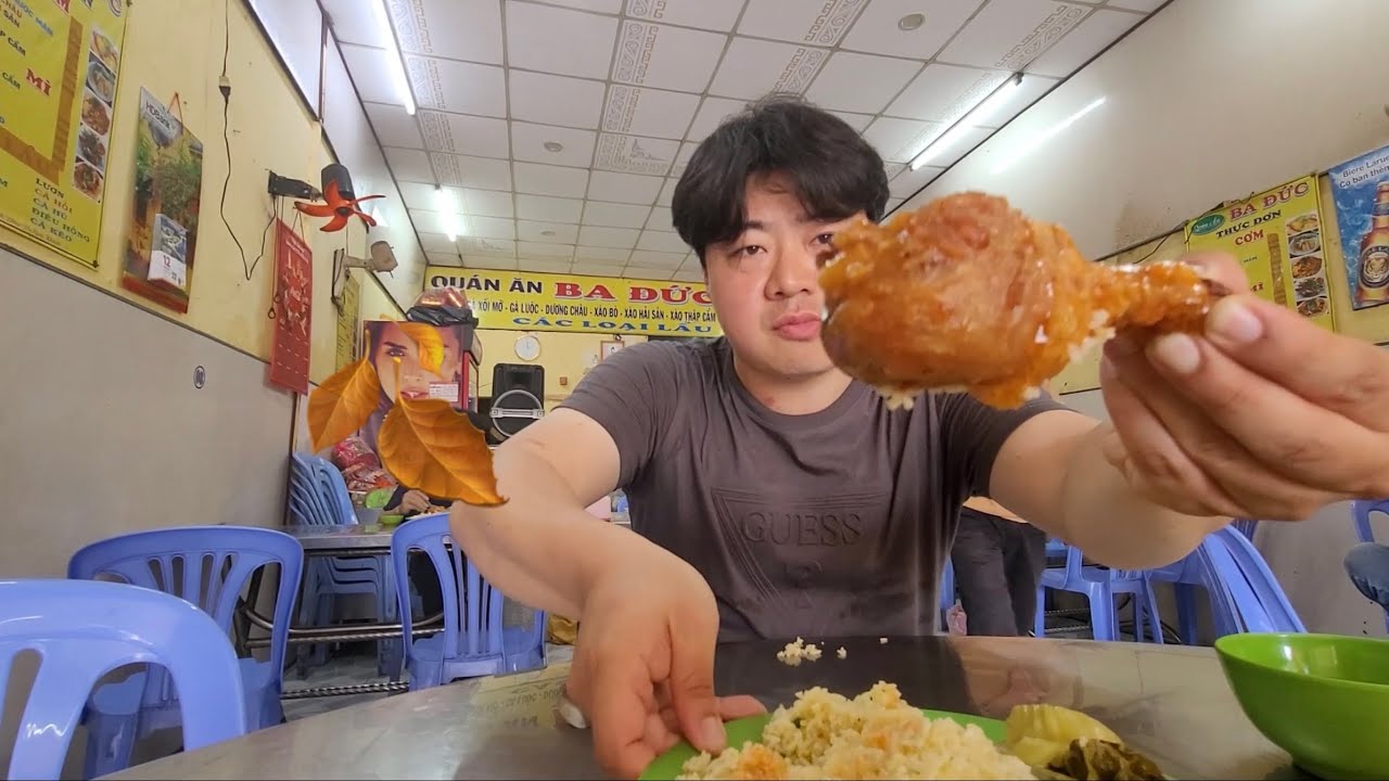 Một ngày ở Việt Nam ăn nhiều món ngon bún riêu, xôi, cơm gà