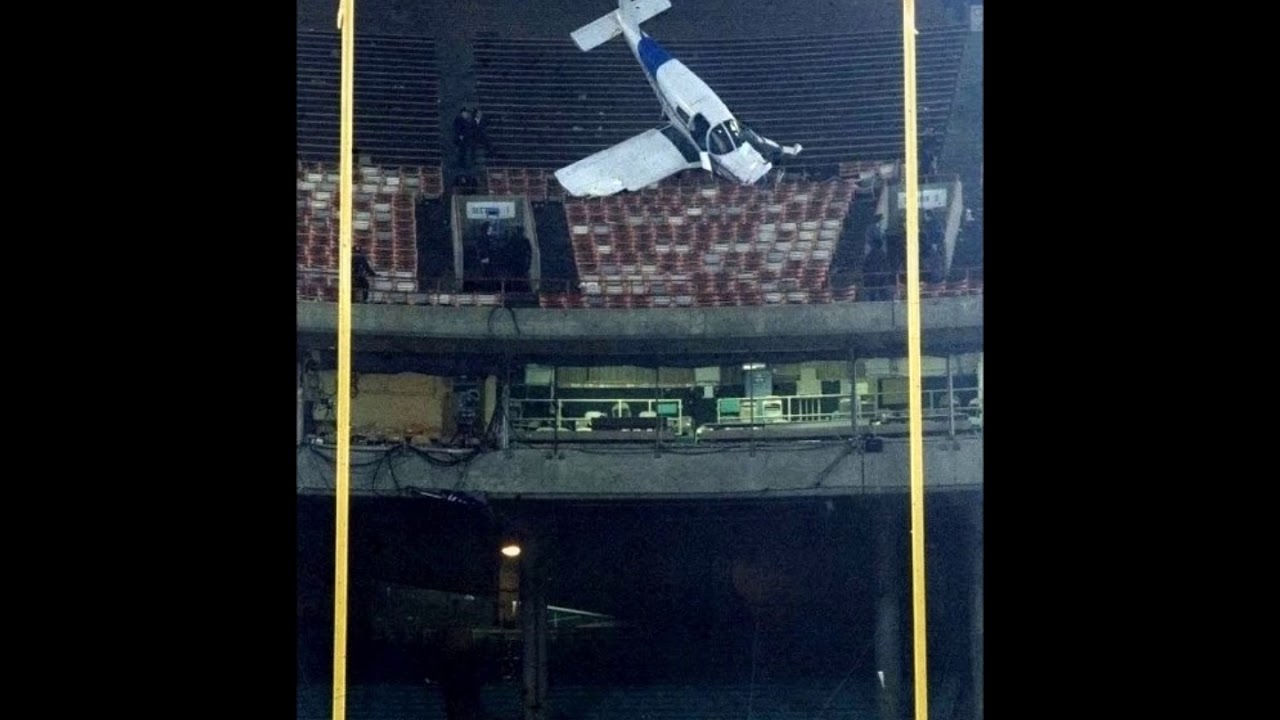 1976-Memorial Stadium Plane Crash After Colts Playoff Game (WCBM Radio)
