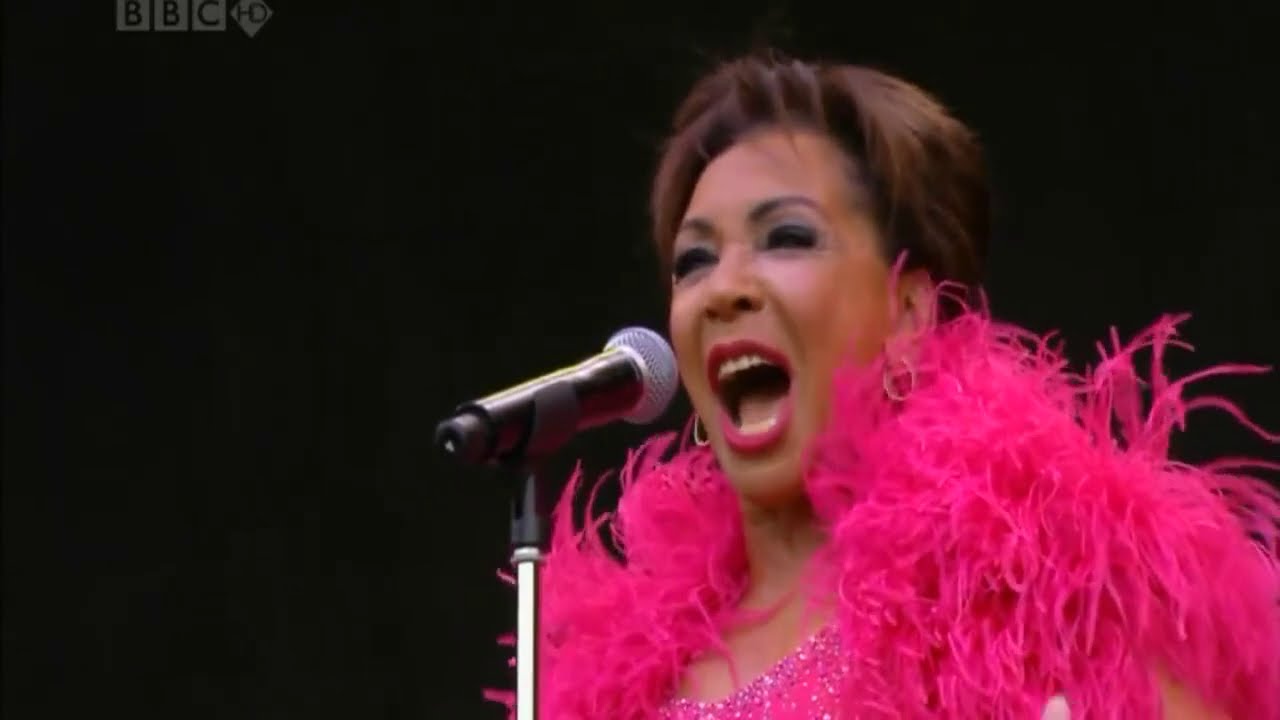 Shirley Bassey - Get the Party Started (2007)