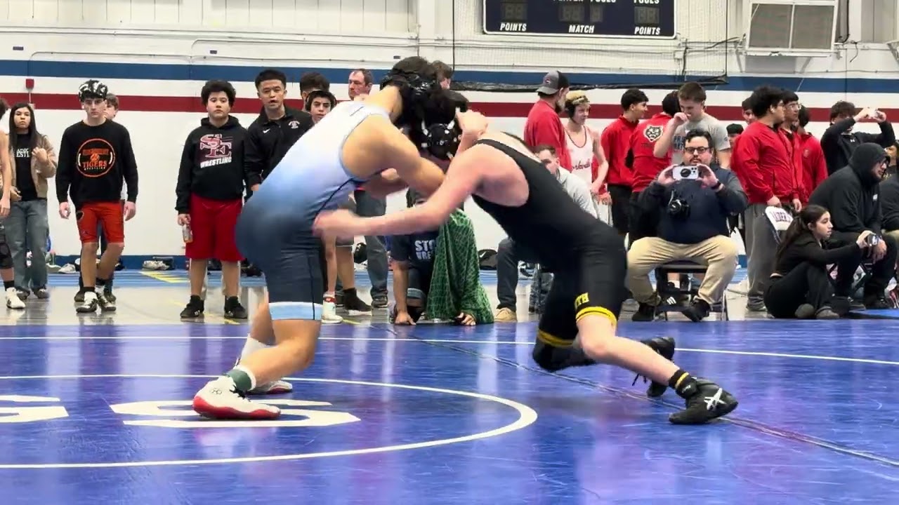 IWCOA REGIONALS- match 1 (138lbs) vs J. Munoz Glenbard North