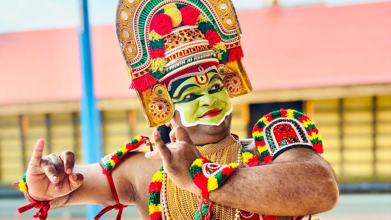 ഓട്ടൻതുള്ളലിന്റെ  മുഖത്തെഴുത്തിലേക്  ❤️