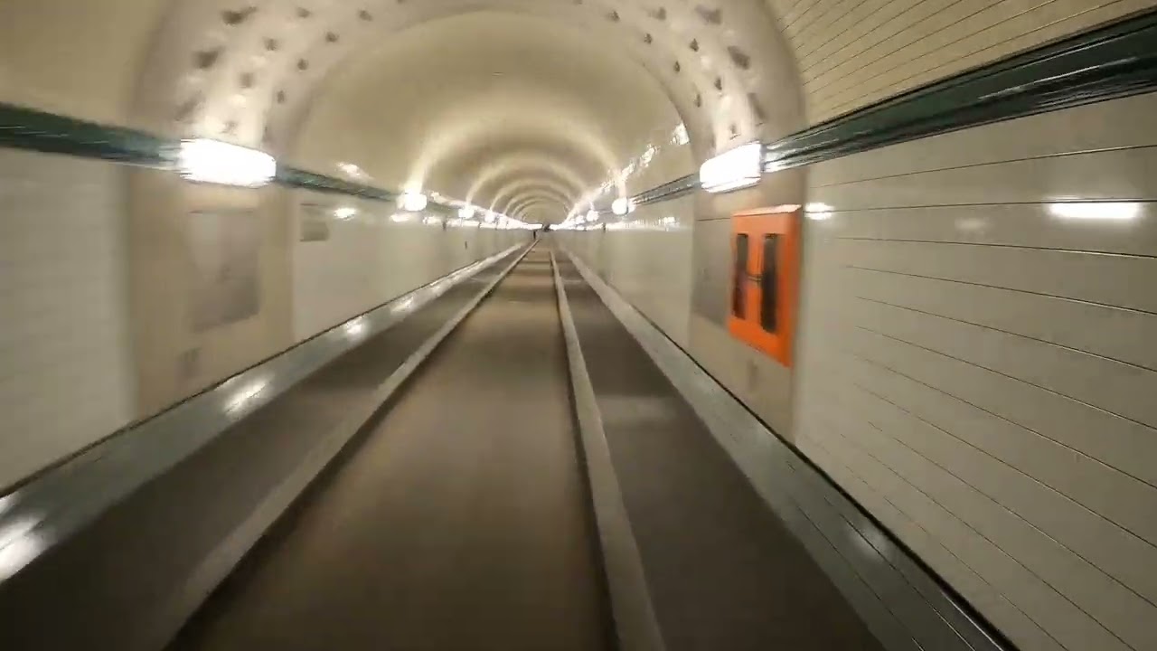 2022 09 28  mit dem Rad durch den alten Elbtunnel