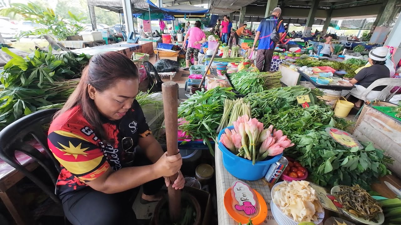  SANDRAMUKI JUAL DAUN UBI TUMBUK // PELAMPUNG IKAN RM200 1KG DI PASAR TAMU SIBU JAYA //