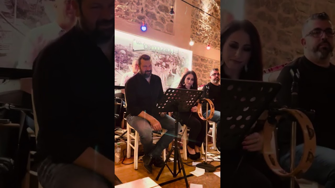 Και έκλαιγε μαζι μου το φεγγάρι.Αγγελικη Ροδίτη