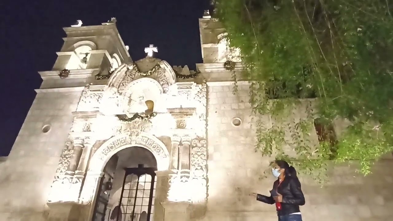 Distrito de Cayma, Plaza e Iglesia de Cayma