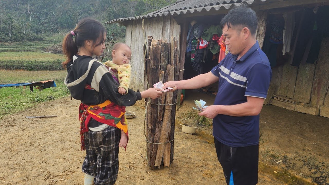 A mother and her 14-month-old daughter went to cut down trees to sell.