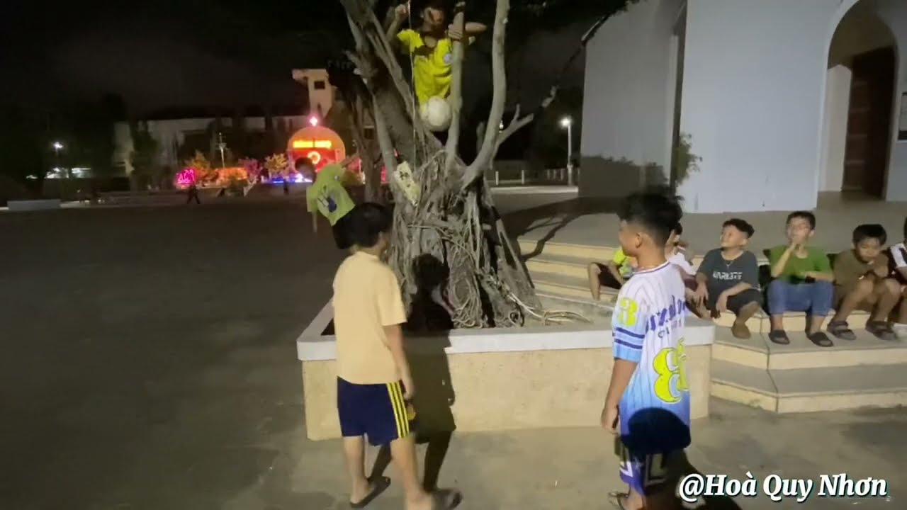Hấp dẫn trò chơi ăn bánh trên không 