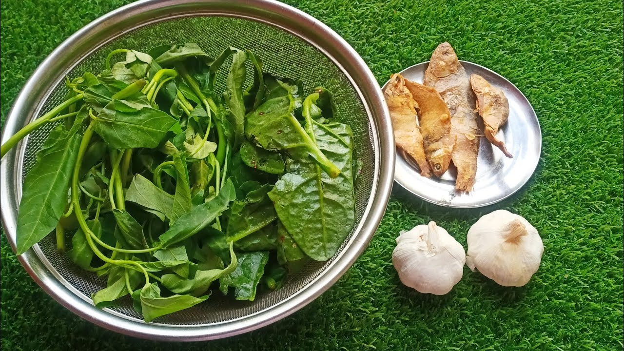 দুই রকমের শাক দিয়ে তেলে দেওয়া শুঁটকির ভর্তা রেসিপি | একবার খেলে বারবার খেতে চাইবে || Vortha recipe 