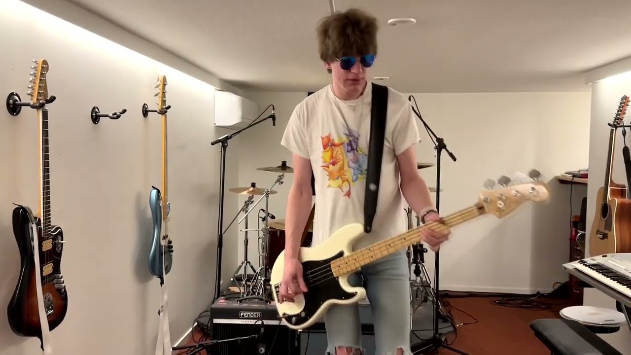 Ramones - I Wanna Live Bass Cover