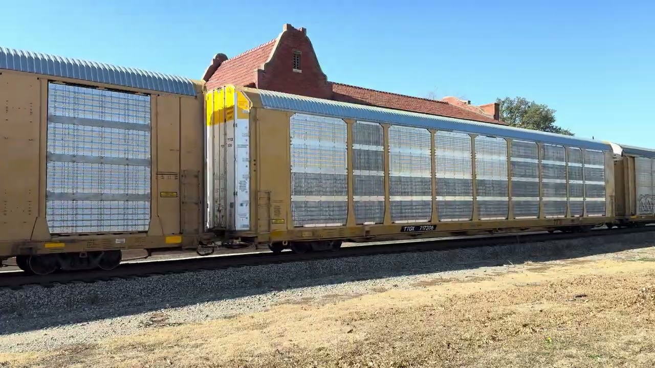 SB autorack train 1/21/26 Gainesville, Tx