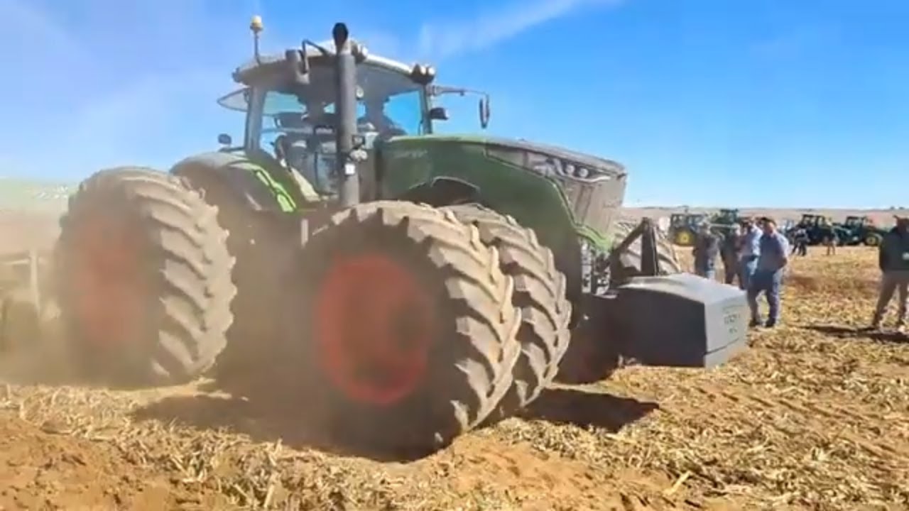 Wat maak Fendt met die grondbewerking implemente hier by Arlington Boeredag 2024?