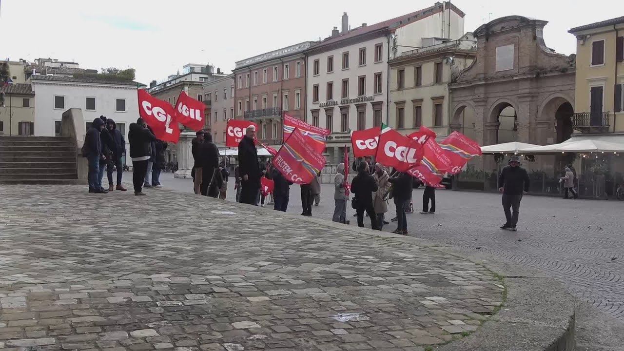 I lavoratori di Aeffe in piazza contro l'alta moda che li ha licenziati